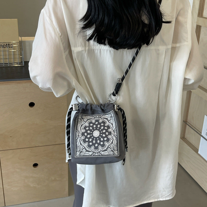 Contrast Color Versatile Ins Nylon Cloth Bag Women's New Messenger Bag Summer Super Fire Niche Embroidery Bucket Bag