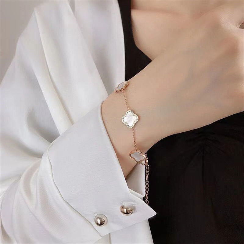 Europe and The United States Popular Fashion Simple Lucky Four-leaf Clover Bracelet, Personalized Light Luxury Versatile Fritillary Jewelry