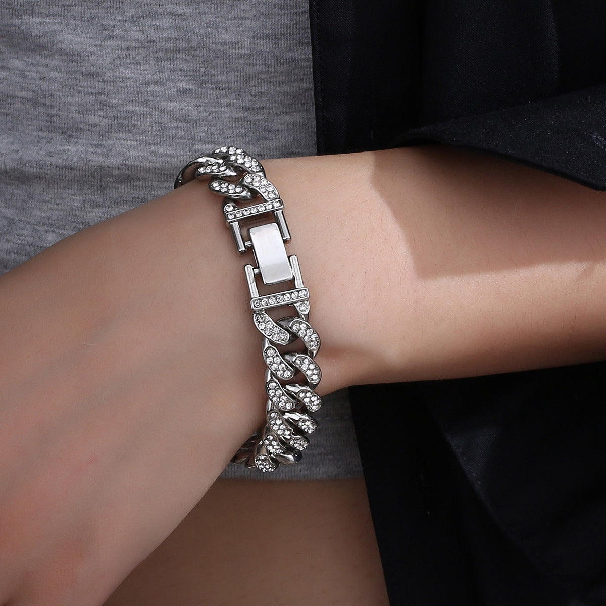 Korean Version of Hip-hop Personality Full Diamond Cuban Bracelet, Niche Design Wholesale Couple Men's and Women's Titanium Steel Bracelet Does Not Fade