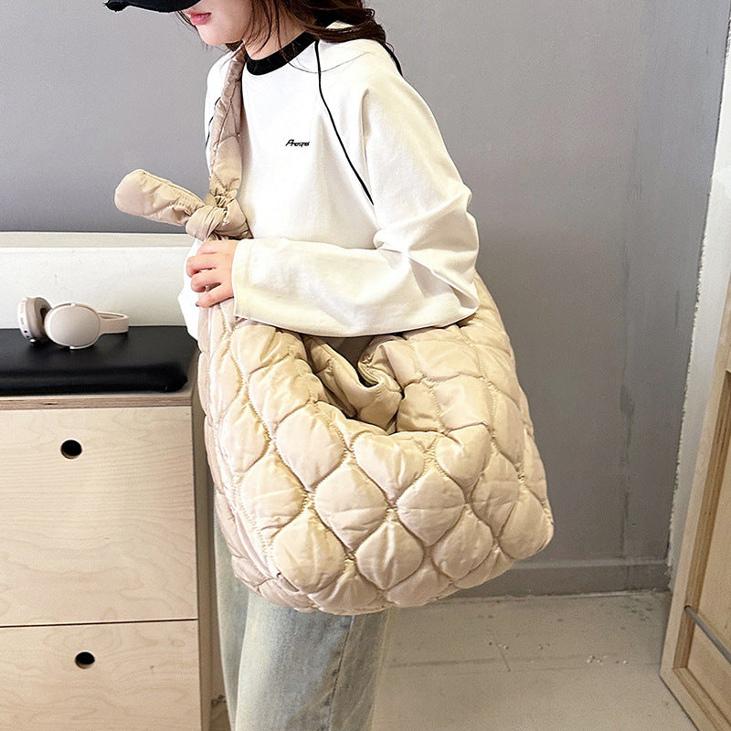 Foreign Trade Wholesale New Pleated Cloud Men and Women with The Same Oblique Span Shoulder Bag Large Capacity Tote Women's Bag