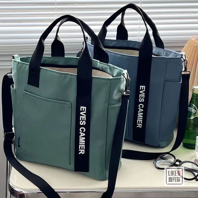 New Design Waterproof and Stylish Tote Canvas Hand Carry Messenger Bag Simple and Versatile Single Shoulder Portable Bento Lunch Box Bag