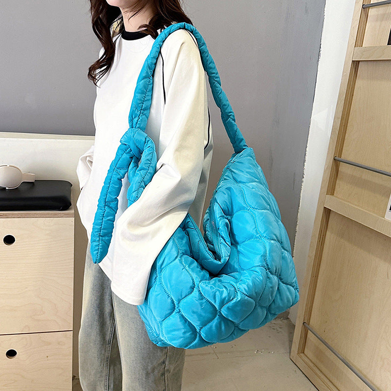 Foreign Trade Wholesale New Pleated Cloud Men and Women with The Same Oblique Span Shoulder Bag Large Capacity Tote Women's Bag