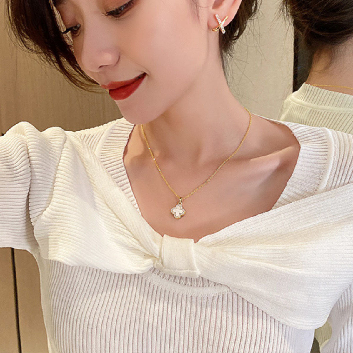 Four-leaf Clover Sweater Chain Women's Autumn and Winter Fashion Small Fragrance Temperament Necklace Light Luxury Niche Ins Tide Internet Celebrity Collarbone Chain