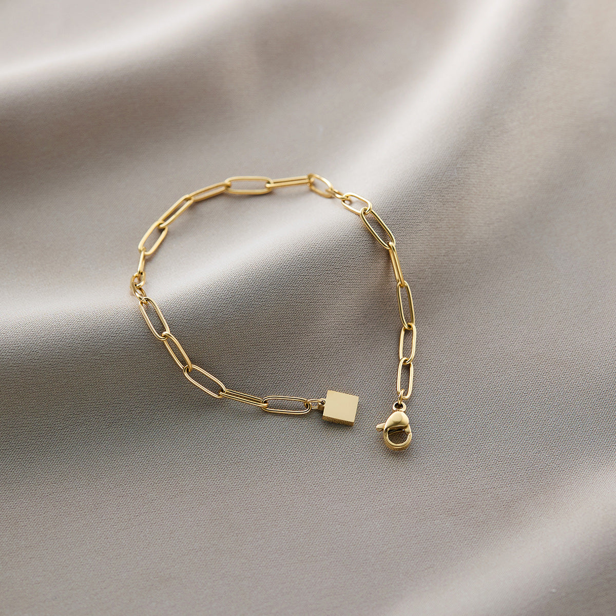 Warm Jian Does Not Fade Cross-border Hot-selling Titanium Steel Bracelet Women's Five-leaf Clover with Diamonds Ins Wind Personality 18K Vacuum Plating