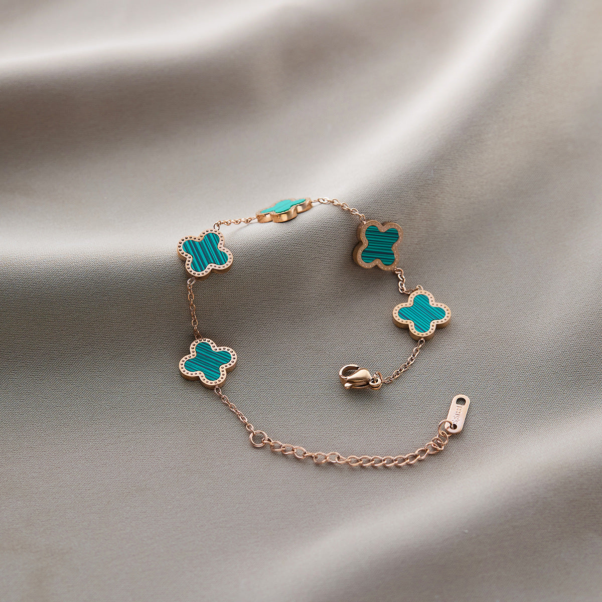 Warm Jian Does Not Fade Cross-border Hot-selling Titanium Steel Bracelet Women's Five-leaf Clover with Diamonds Ins Wind Personality 18K Vacuum Plating