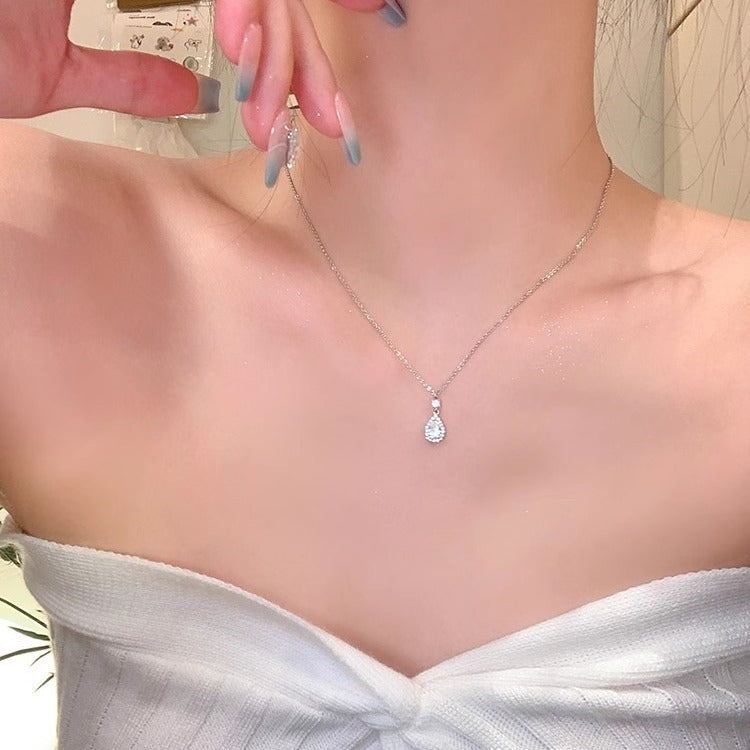 Korean New Pearl Butterfly Necklace Women's High-end Light Luxury Niche Versatile Sweater Chain Autumn and Winter Popular Accessories