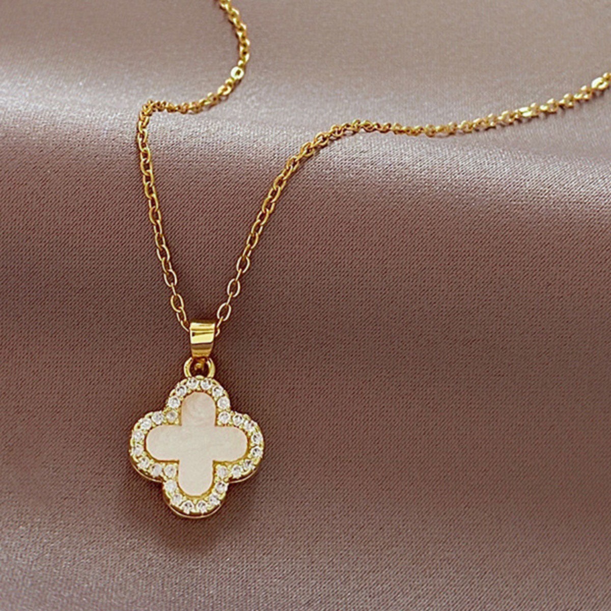 Four-leaf Clover Sweater Chain Women's Autumn and Winter Fashion Small Fragrance Temperament Necklace Light Luxury Niche Ins Tide Internet Celebrity Collarbone Chain