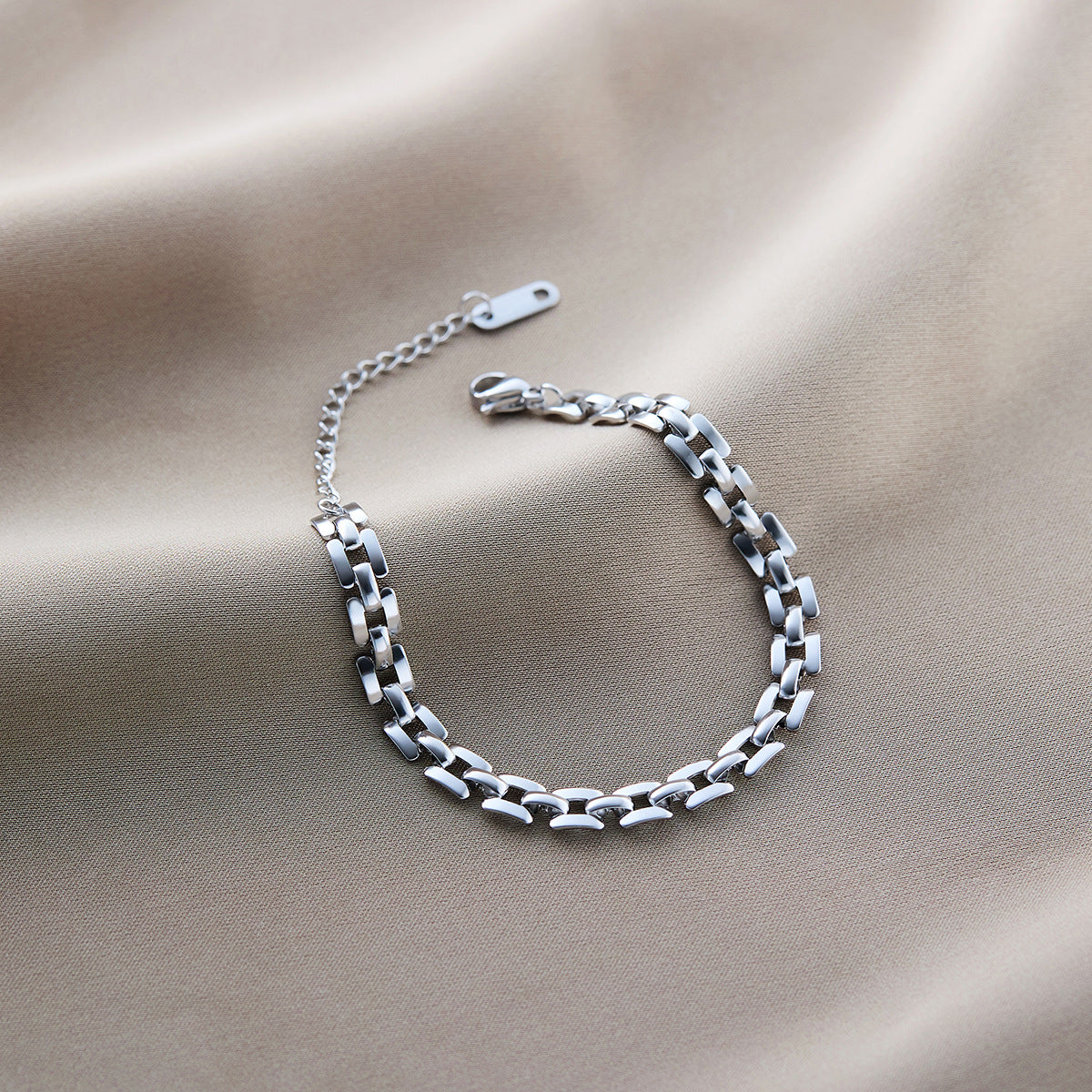 Warm Jian Does Not Fade Cross-border Hot-selling Titanium Steel Bracelet Women's Five-leaf Clover with Diamonds Ins Wind Personality 18K Vacuum Plating