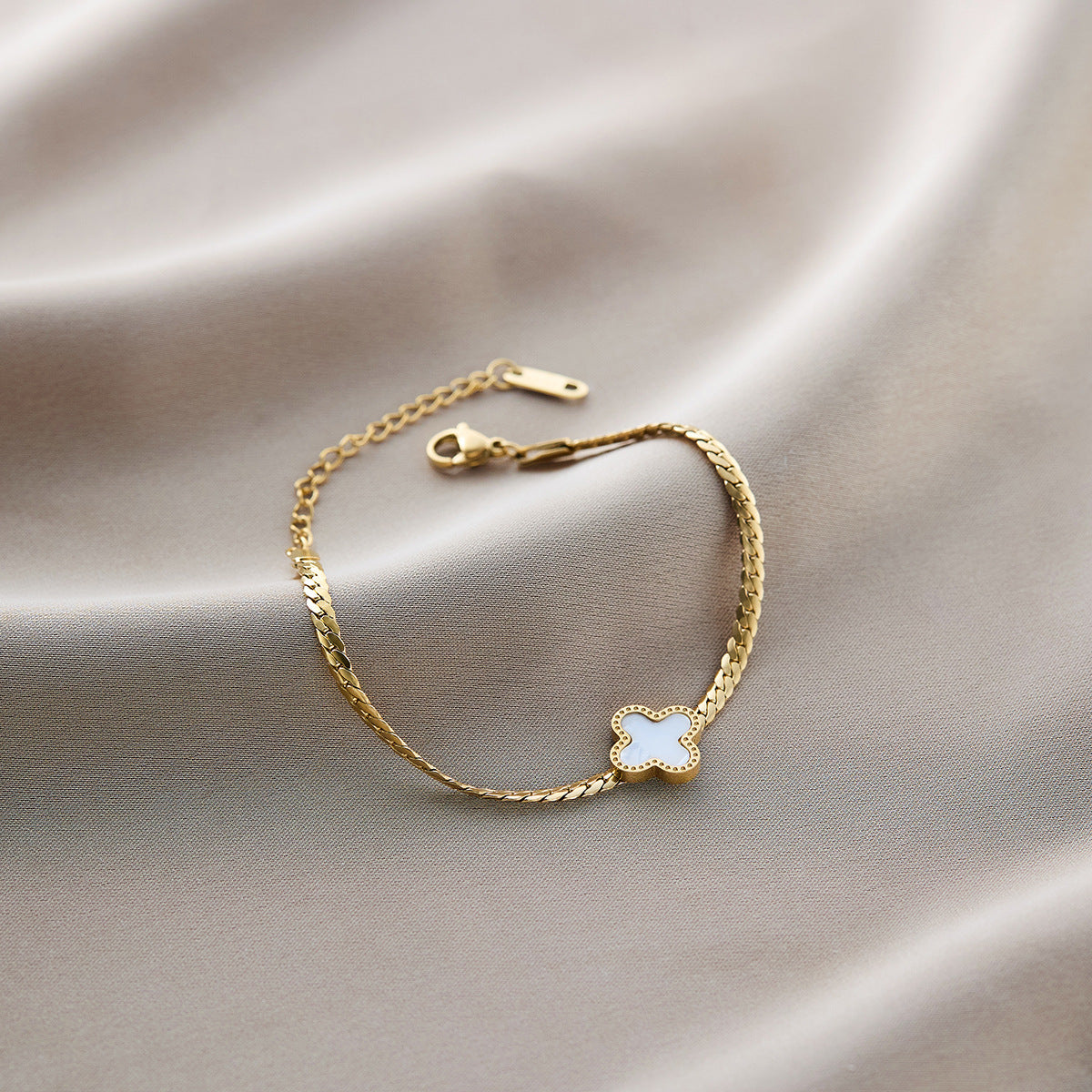Warm Jian Does Not Fade Cross-border Hot-selling Titanium Steel Bracelet Women's Five-leaf Clover with Diamonds Ins Wind Personality 18K Vacuum Plating