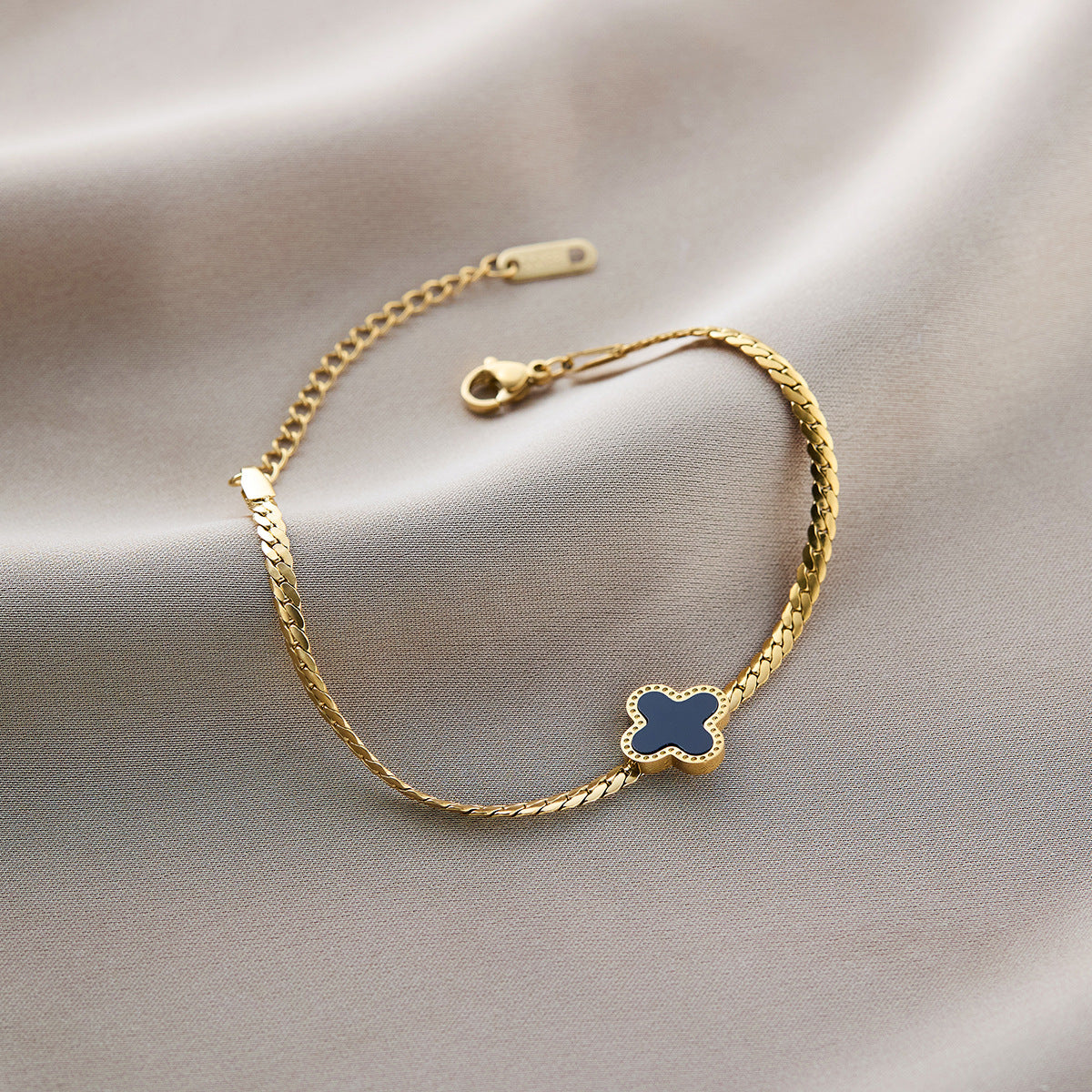 Warm Jian Does Not Fade Cross-border Hot-selling Titanium Steel Bracelet Women's Five-leaf Clover with Diamonds Ins Wind Personality 18K Vacuum Plating