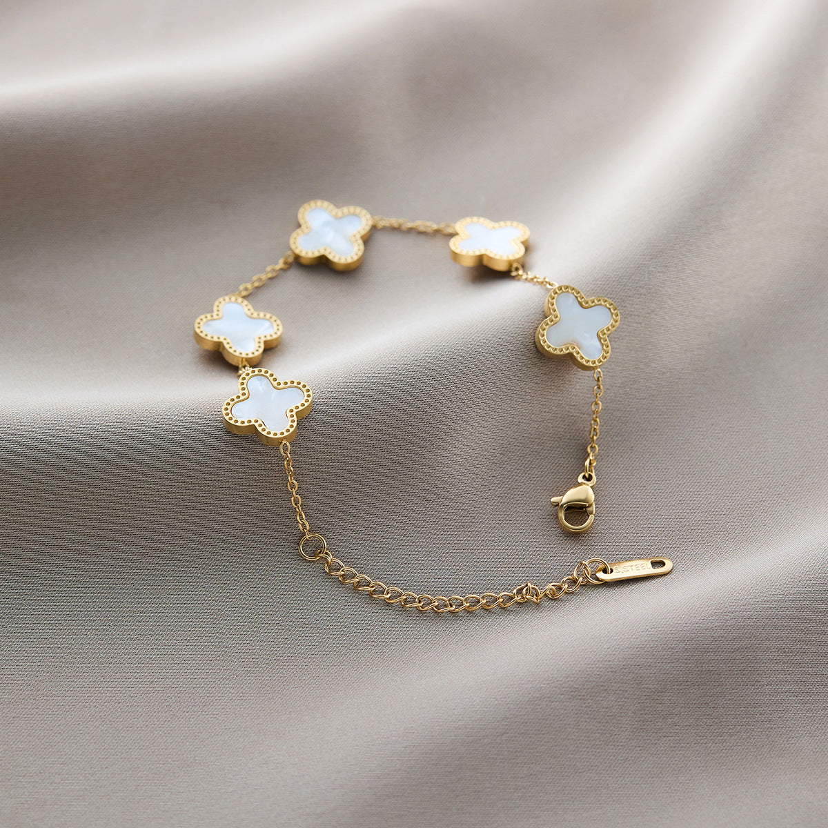 Warm Jian Does Not Fade Cross-border Hot-selling Titanium Steel Bracelet Women's Five-leaf Clover with Diamonds Ins Wind Personality 18K Vacuum Plating
