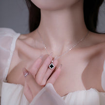 Four-leaf Clover Sweater Chain Women's Autumn and Winter Fashion Small Fragrance Temperament Necklace Light Luxury Niche Ins Tide Internet Celebrity Collarbone Chain
