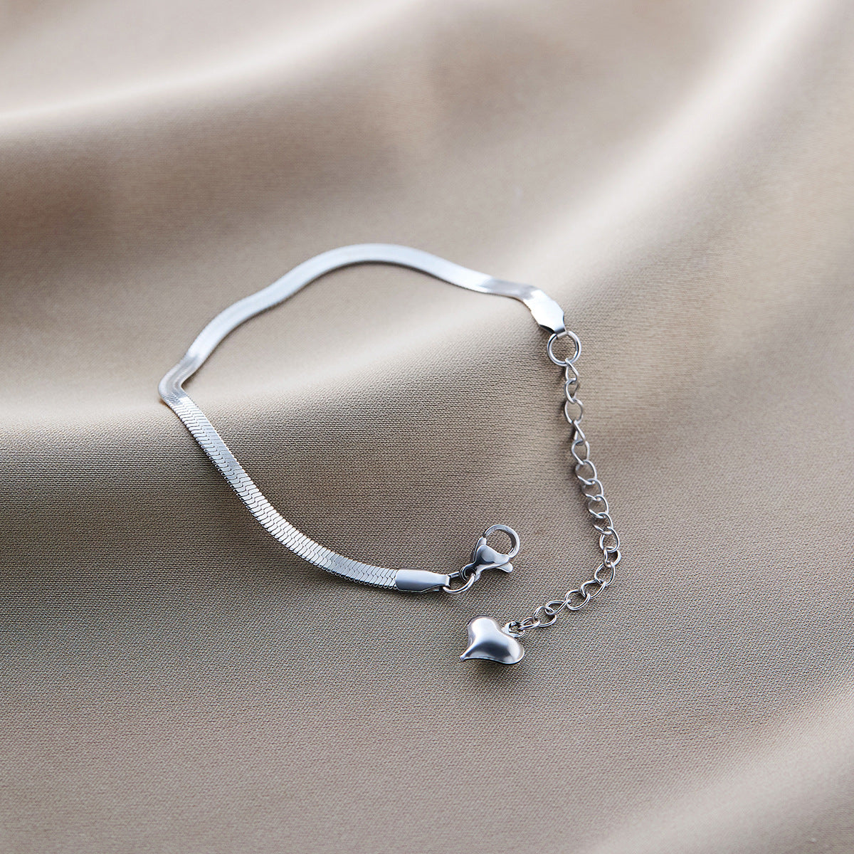 Warm Jian Does Not Fade Cross-border Hot-selling Titanium Steel Bracelet Women's Five-leaf Clover with Diamonds Ins Wind Personality 18K Vacuum Plating