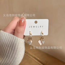 The New Popular Simple Temperament Red Love Earrings Temperament Four Seasons Earrings Light Luxury Niche Design Sense