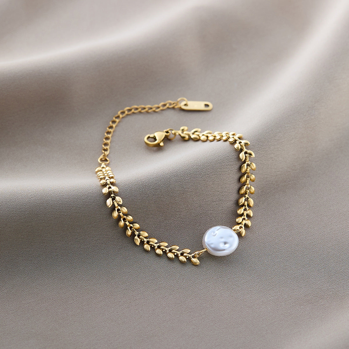 Warm Jian Does Not Fade Cross-border Hot-selling Titanium Steel Bracelet Women's Five-leaf Clover with Diamonds Ins Wind Personality 18K Vacuum Plating