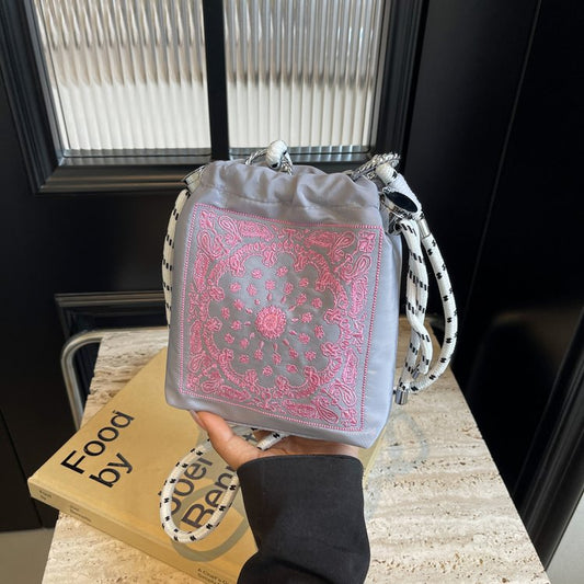 Contrast Color Versatile Ins Nylon Cloth Bag Women's New Messenger Bag Summer Super Fire Niche Embroidery Bucket Bag