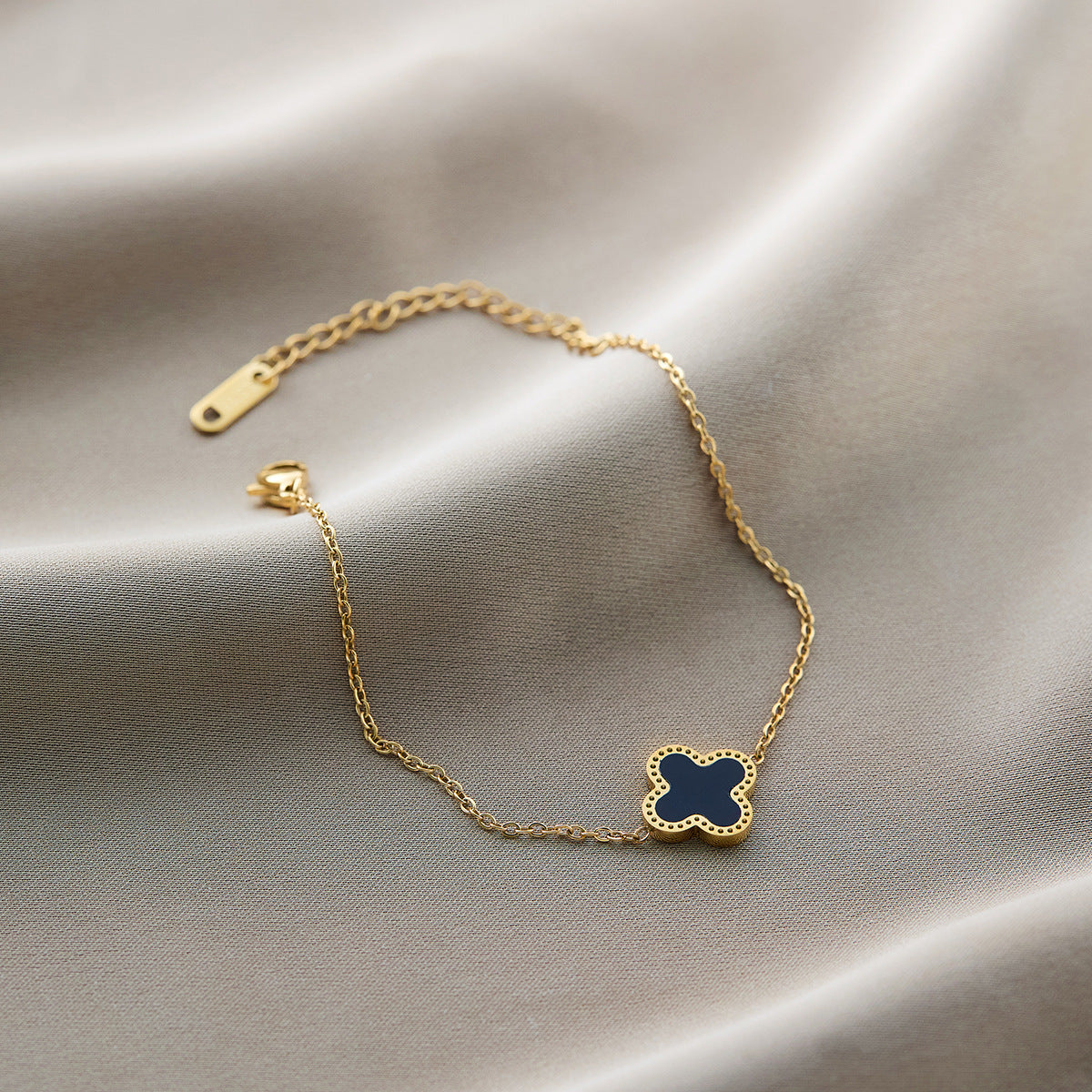 Warm Jian Does Not Fade Cross-border Hot-selling Titanium Steel Bracelet Women's Five-leaf Clover with Diamonds Ins Wind Personality 18K Vacuum Plating
