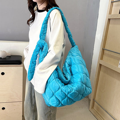 Foreign Trade Wholesale New Pleated Cloud Men and Women with The Same Oblique Span Shoulder Bag Large Capacity Tote Women's Bag