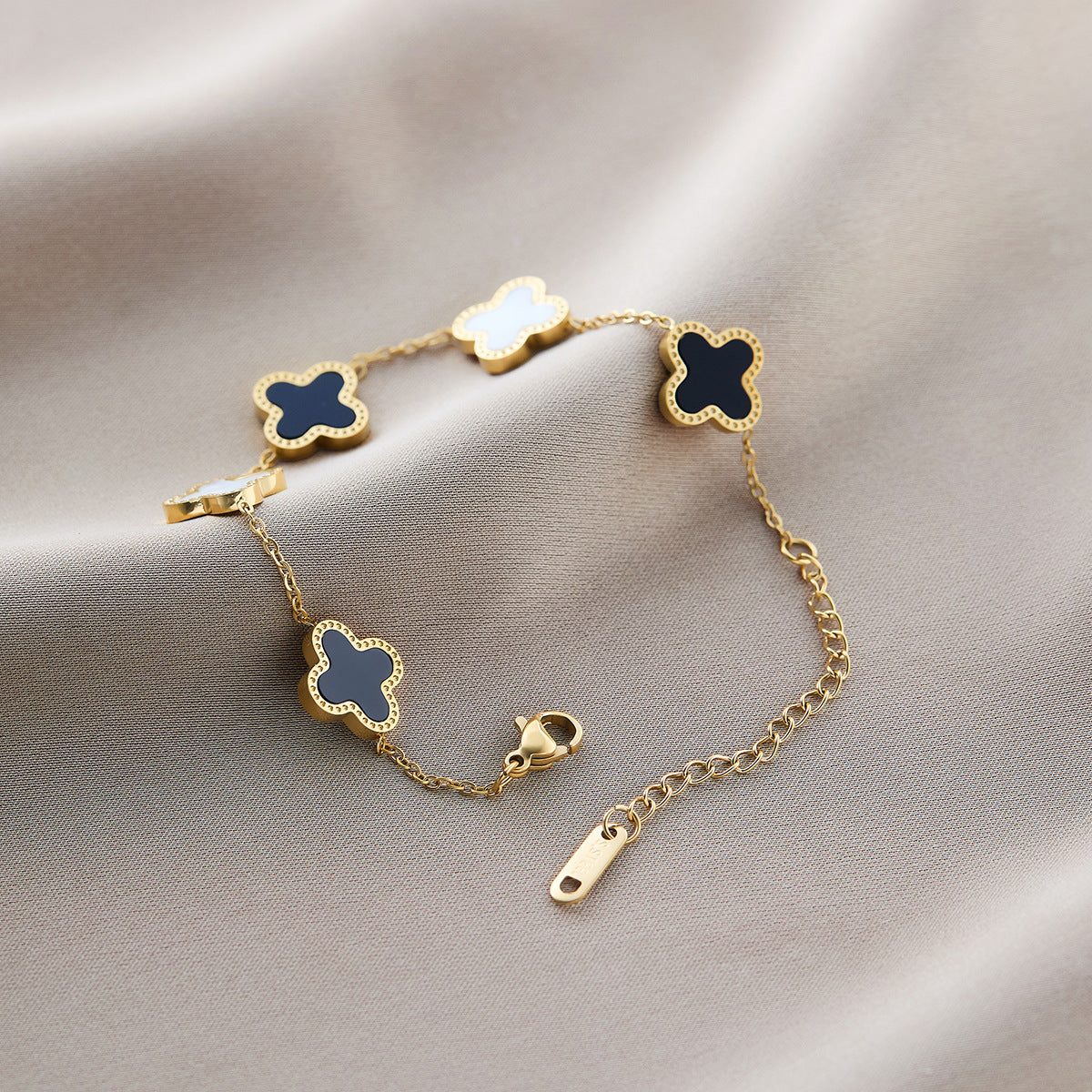 Warm Jian Does Not Fade Cross-border Hot-selling Titanium Steel Bracelet Women's Five-leaf Clover with Diamonds Ins Wind Personality 18K Vacuum Plating