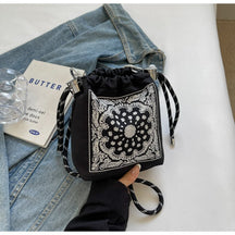 Contrast Color Versatile Ins Nylon Cloth Bag Women's New Messenger Bag Summer Super Fire Niche Embroidery Bucket Bag
