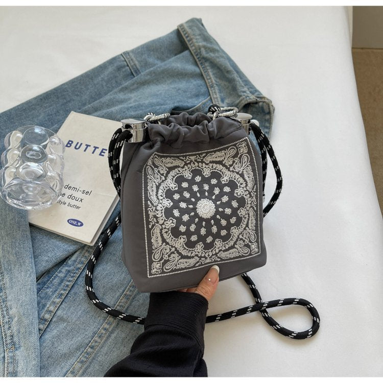 Contrast Color Versatile Ins Nylon Cloth Bag Women's New Messenger Bag Summer Super Fire Niche Embroidery Bucket Bag